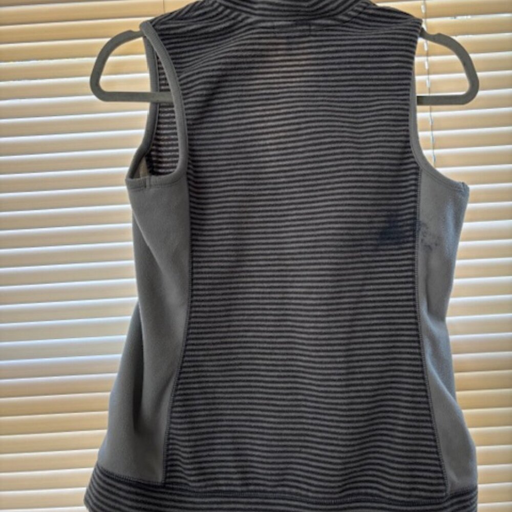 WOMANS OLD NAVY ZIP UP VEST SIZE XS - Picture 3 of 3